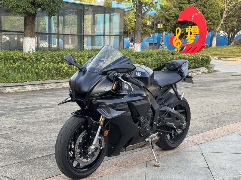 雅马哈 YZF-R1