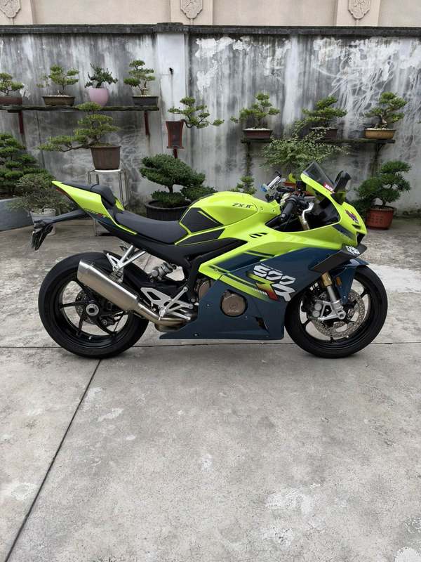 张雪机车 500RR