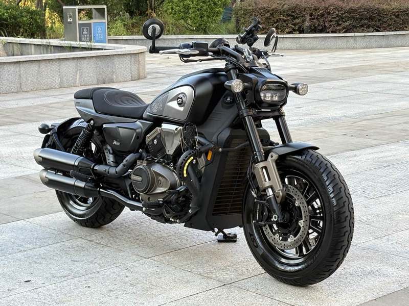 QJMOTOR 闪600