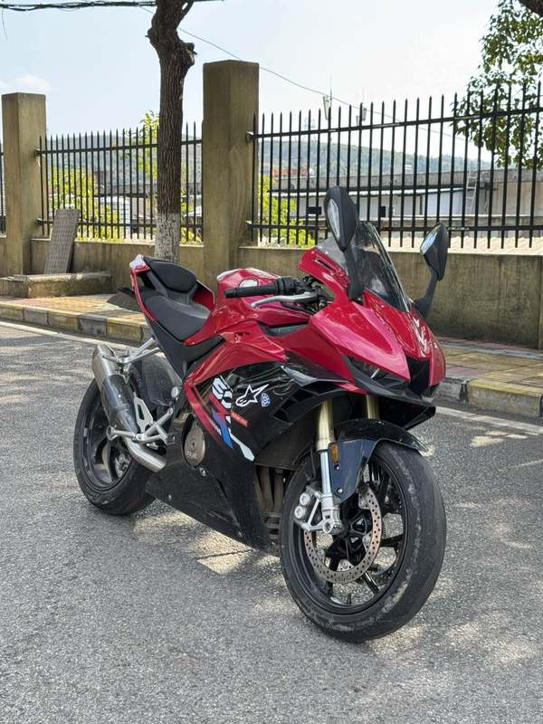 张雪机车 500RR