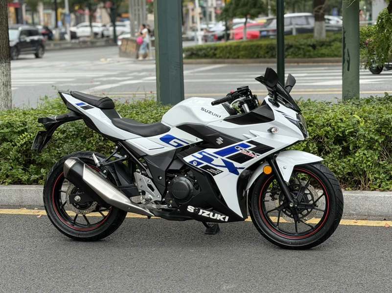 豪爵铃木 GSX250R