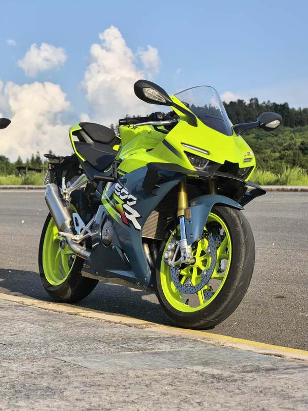 张雪机车 500RR