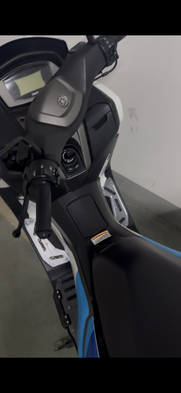 雅马哈 NMAX