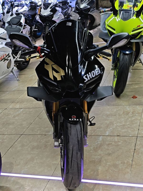 张雪机车 500RR