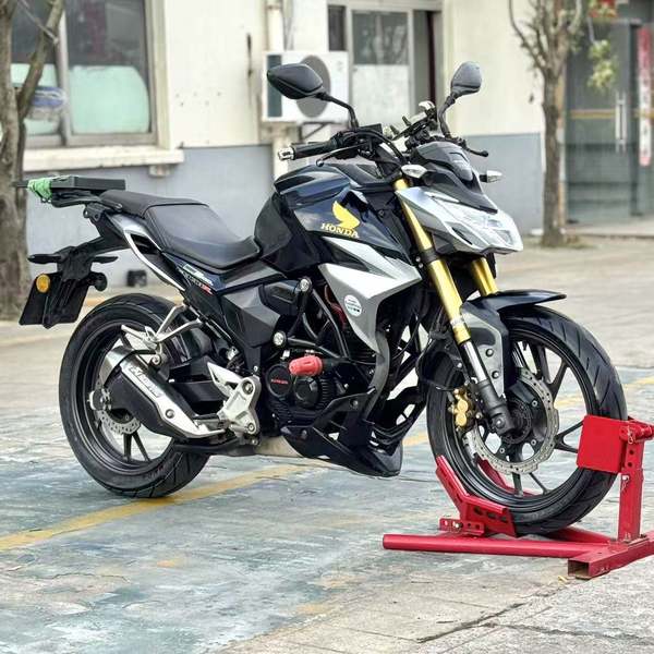五羊本田 CB190R 暴锋眼