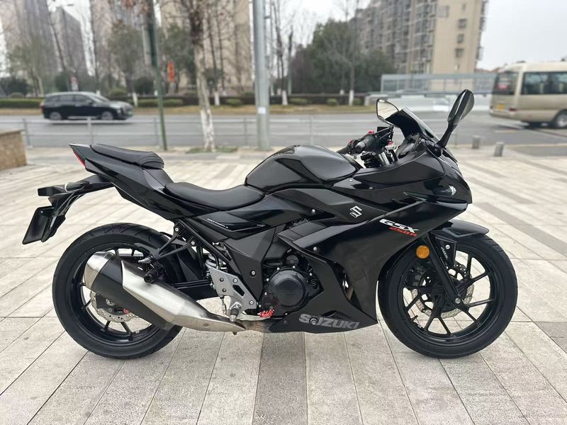 豪爵铃木 GSX250R