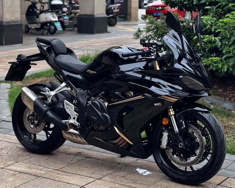 QJMOTOR 赛800
