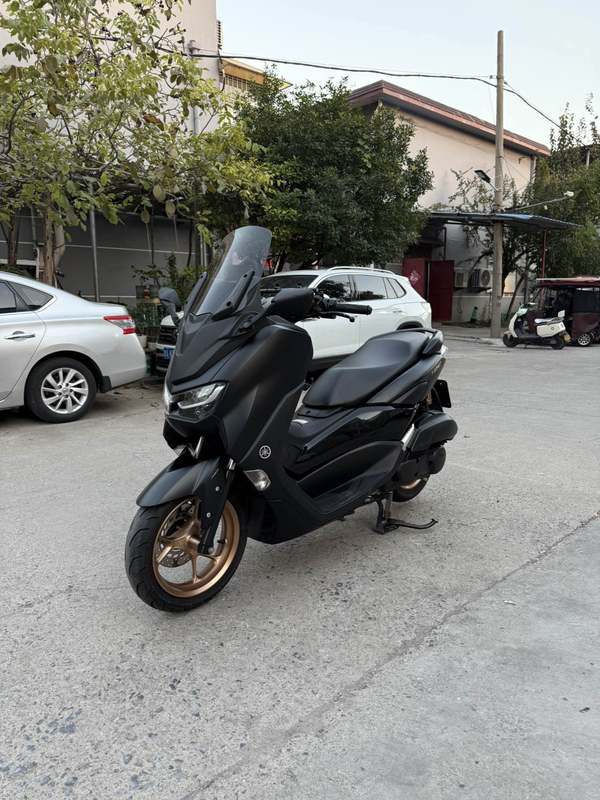 雅马哈 NMAX