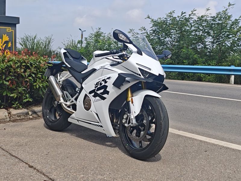 张雪机车 500RR