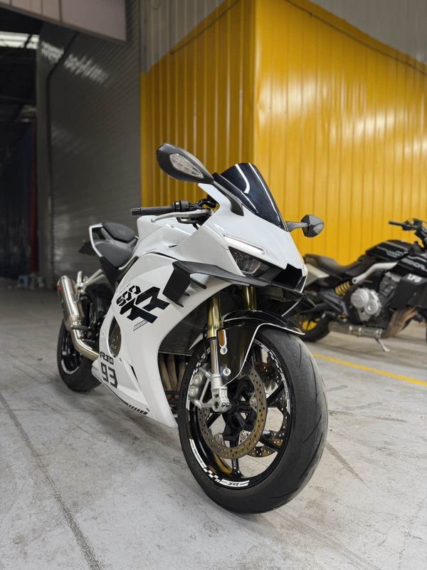 张雪机车 500RR