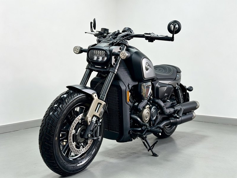 QJMOTOR 闪600
