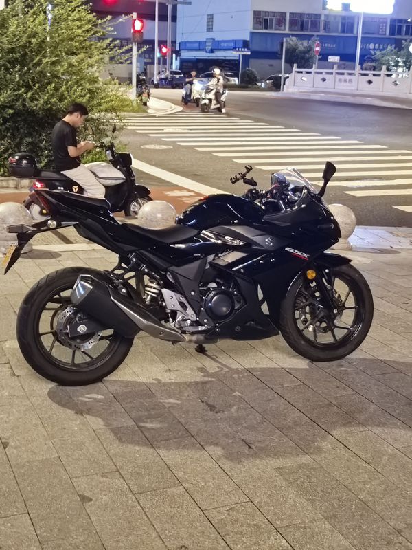 豪爵铃木 GSX250R