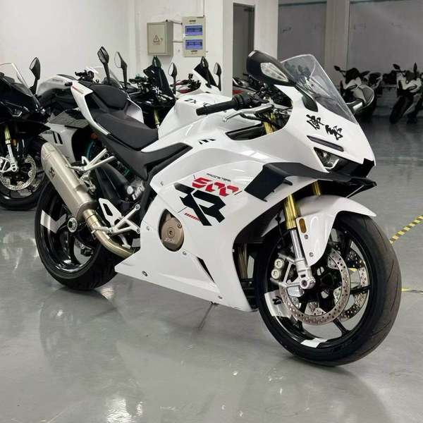 张雪机车 500RR
