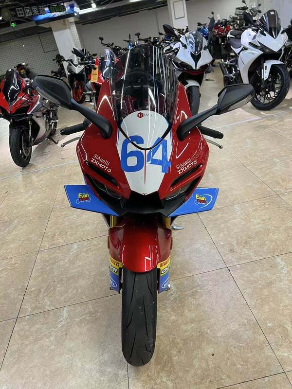 张雪机车 820RR