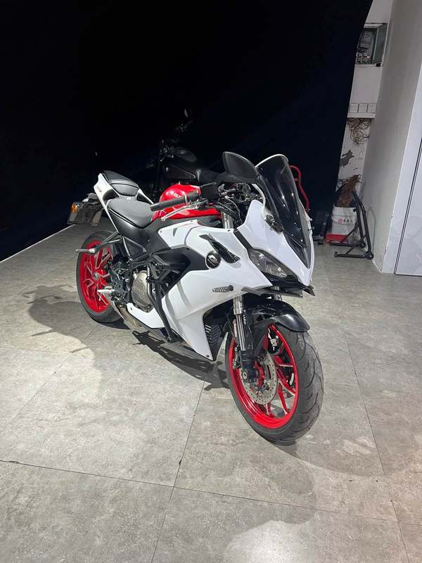 QJMOTOR 赛400