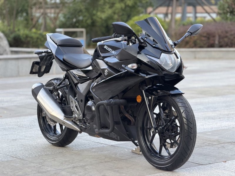 豪爵铃木 GSX250R