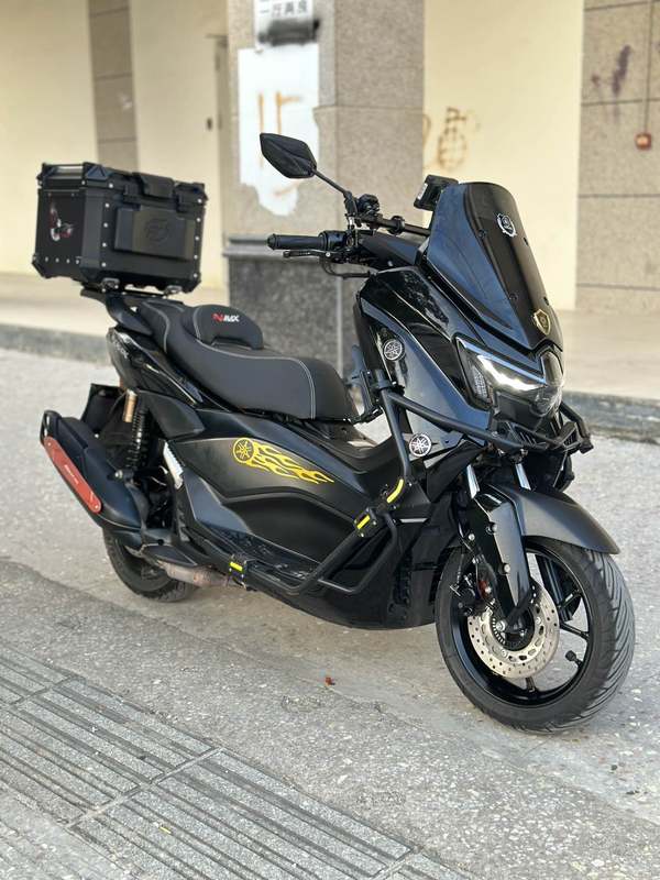 雅马哈 NMAX