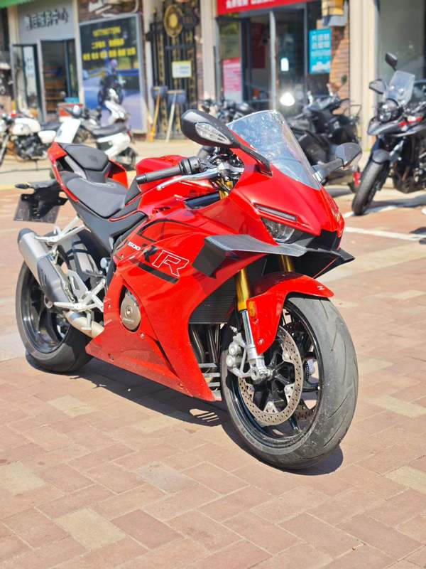 张雪机车 500RR
