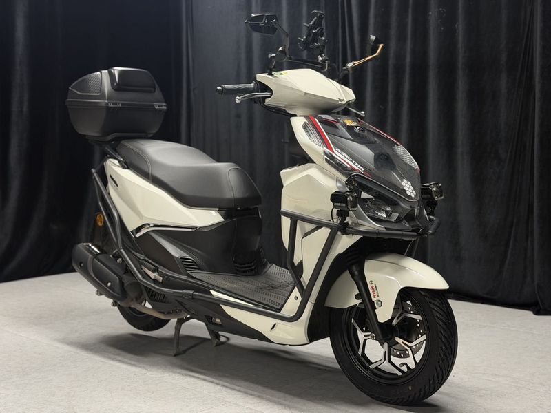 QJMOTOR 鸿150RS
