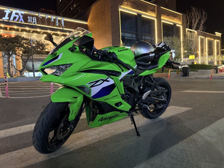 川崎 ZX-4R