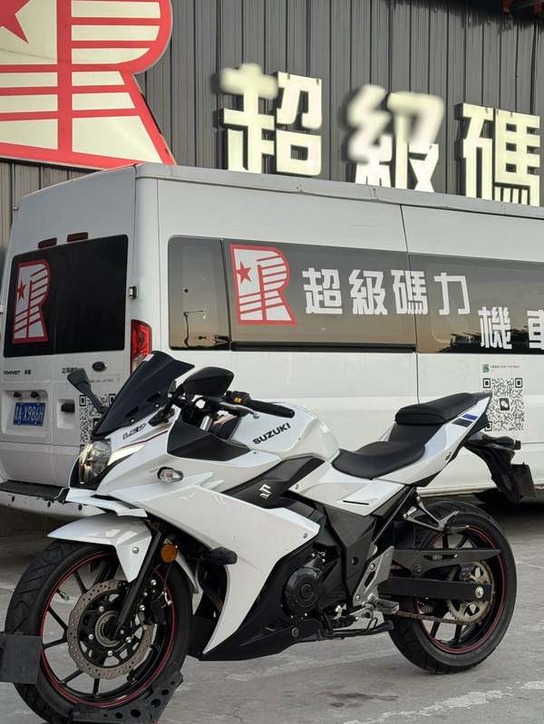 豪爵铃木 GSX250R
