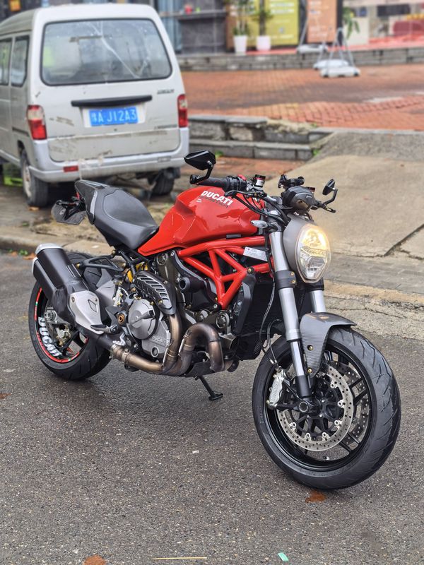 杜卡迪 Monster 821