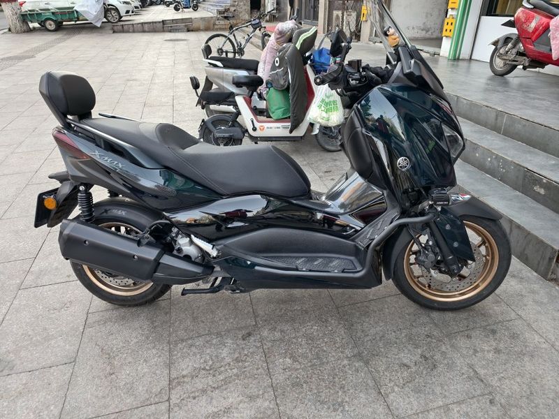 雅马哈 XMAX