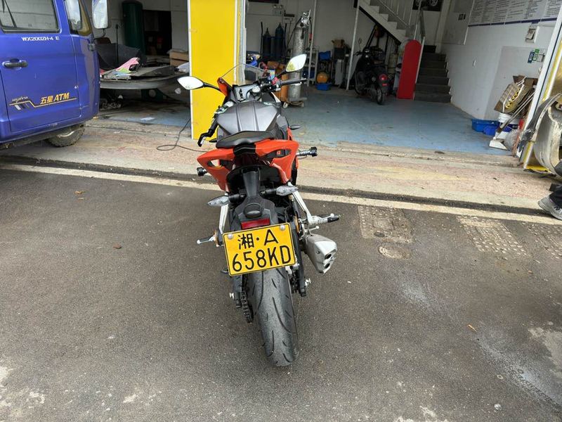 贝纳利 龙卷风 Tornado 302R