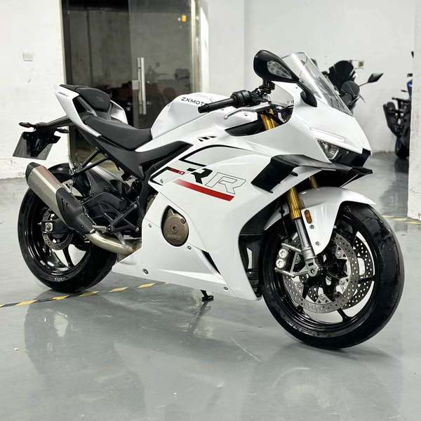 张雪机车 500RR