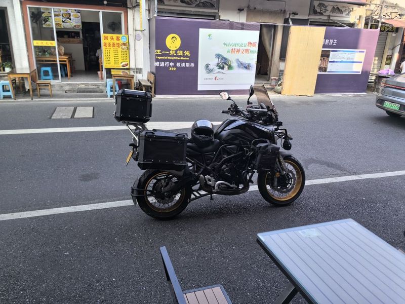 贝纳利 TRK702
