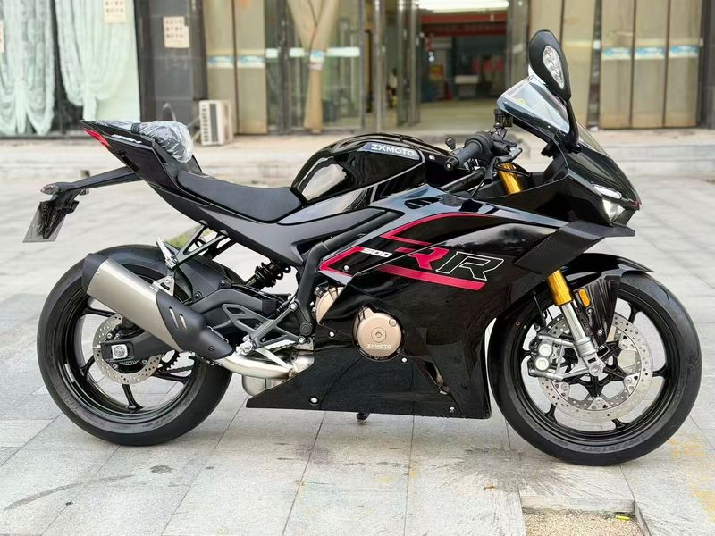 张雪机车 500RR