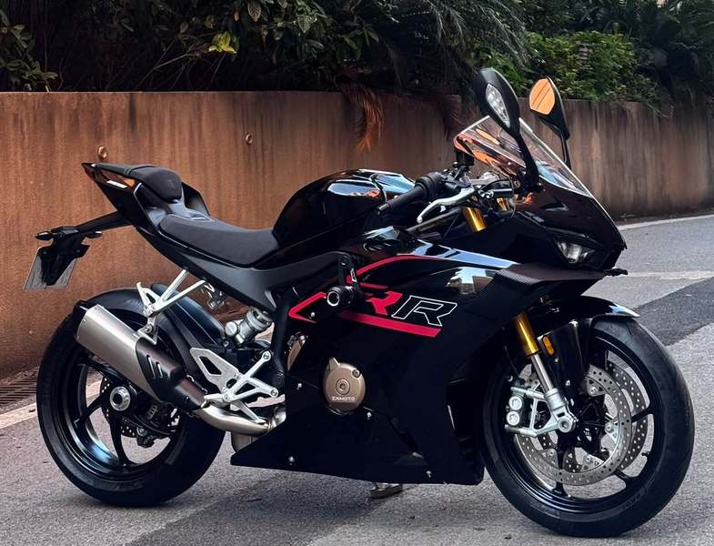 张雪机车 500RR