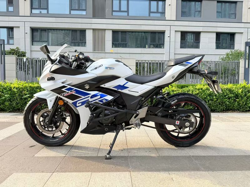 豪爵铃木 GSX250R
