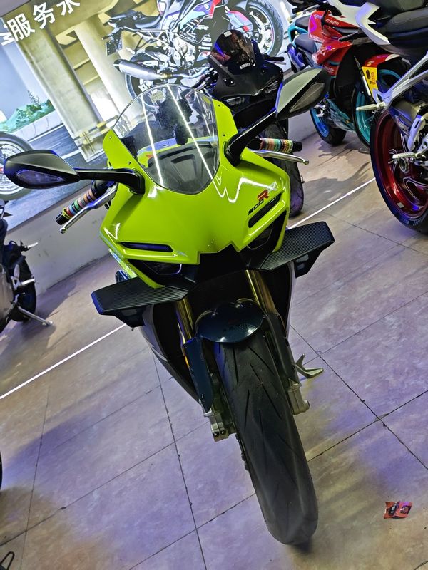张雪机车 500RR
