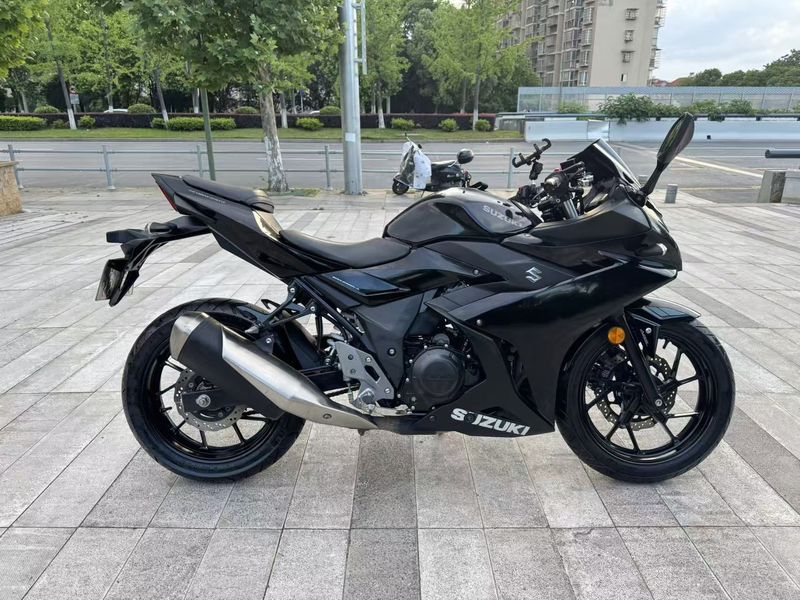 豪爵铃木 GSX250R