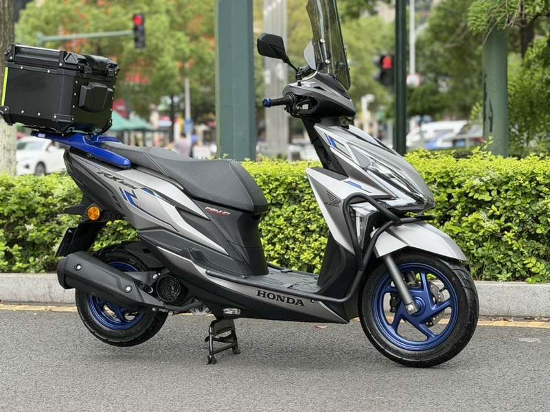 新大洲本田 裂行 RX125Fi