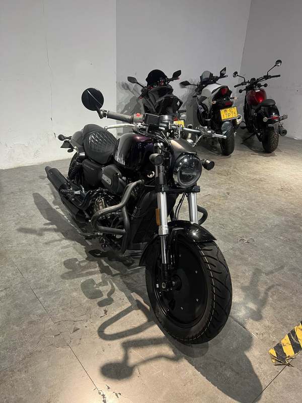 QJMOTOR 闪300S