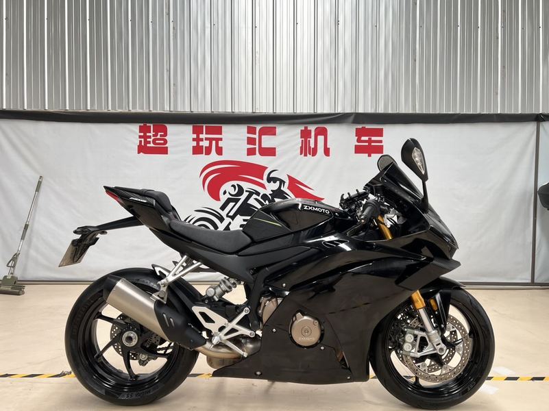 张雪机车 500RR