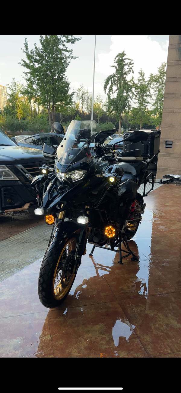 贝纳利 TRK552
