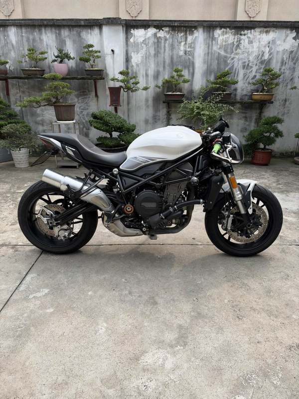 贝纳利 752S