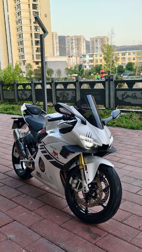 张雪机车 500RR