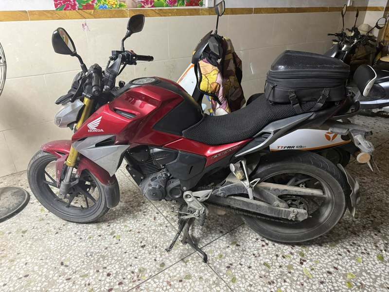 五羊本田 CB190R 暴锋眼