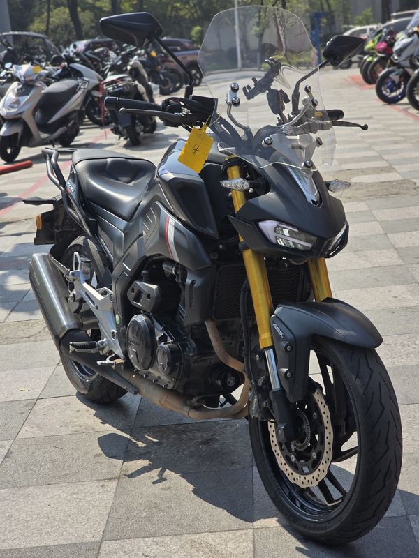 豪爵 XCR300