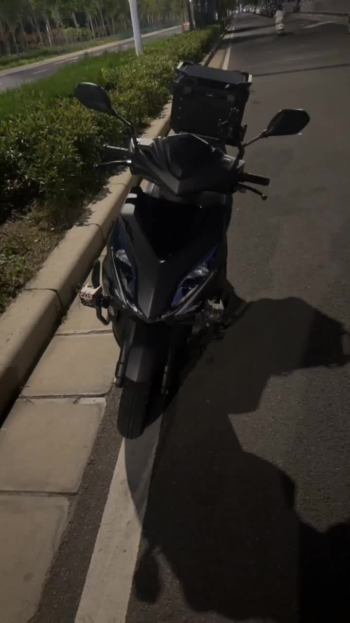 新大洲本田 裂行 RX125Fi