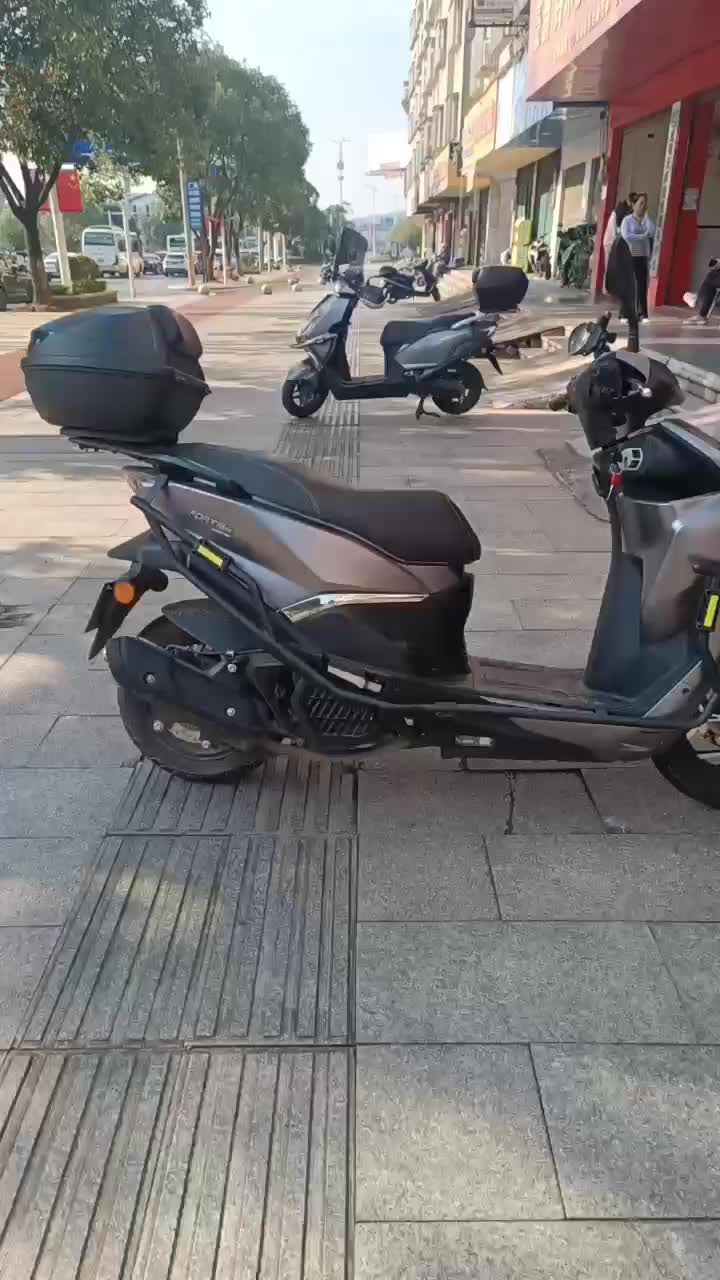 QJMOTOR 鸿150RS