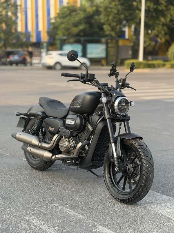 QJMOTOR 闪300S
