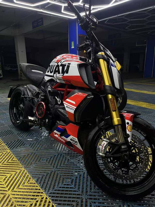杜卡迪 Diavel 