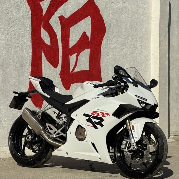 张雪机车 500RR