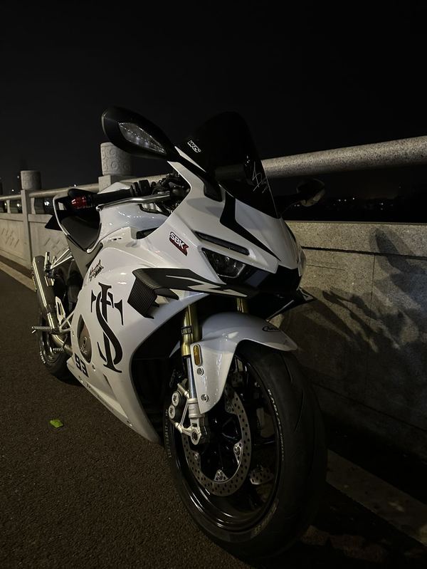 张雪机车 500RR