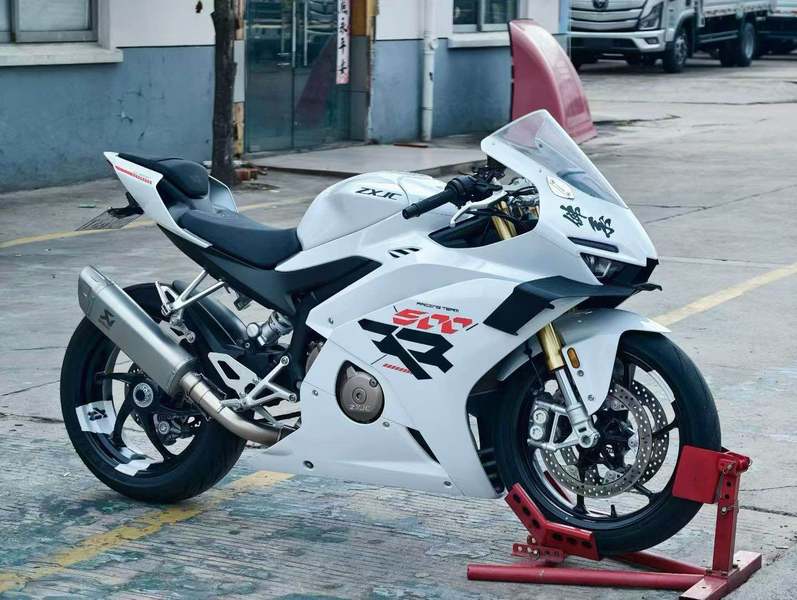 张雪机车 500RR
